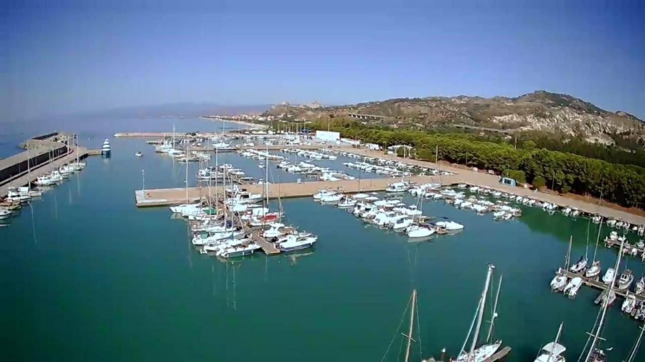 Hotel Mediterraneo Roccella Ionica Exterior photo