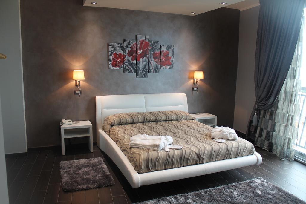 Hotel Mediterraneo Roccella Ionica Room photo