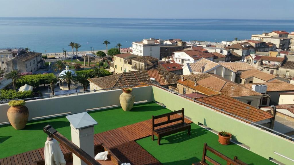 Hotel Mediterraneo Roccella Ionica Exterior photo