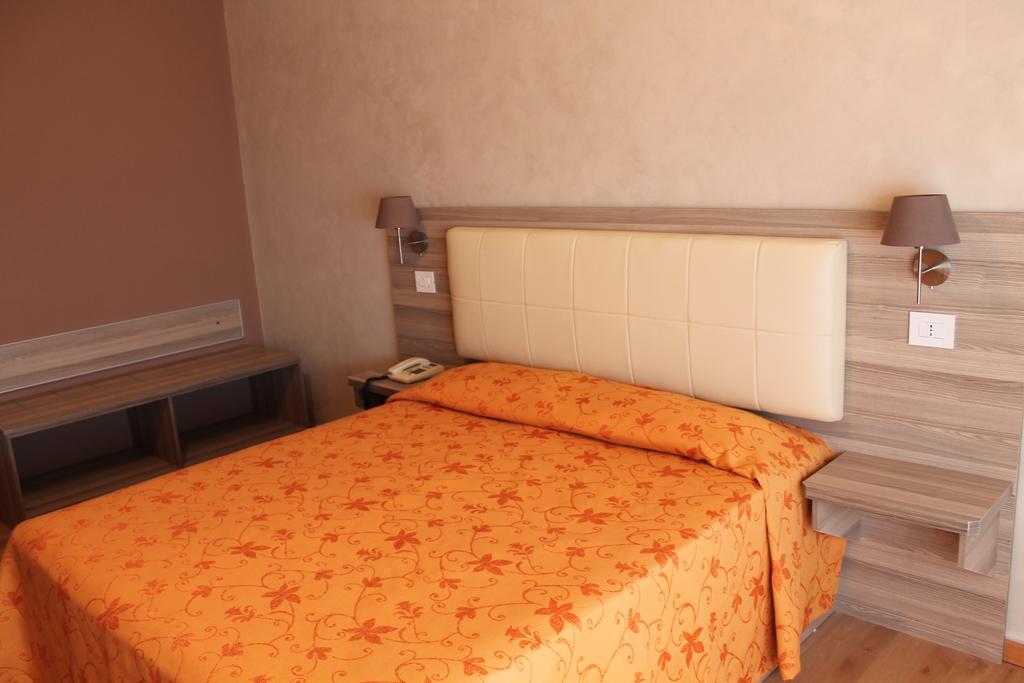Hotel Mediterraneo Roccella Ionica Exterior photo