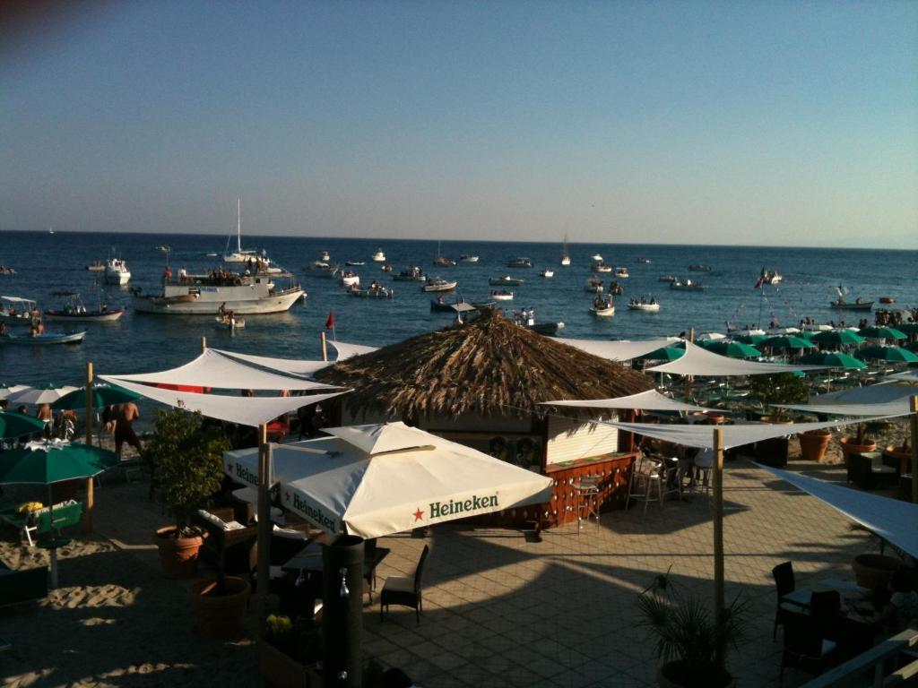Hotel Mediterraneo Roccella Ionica Exterior photo