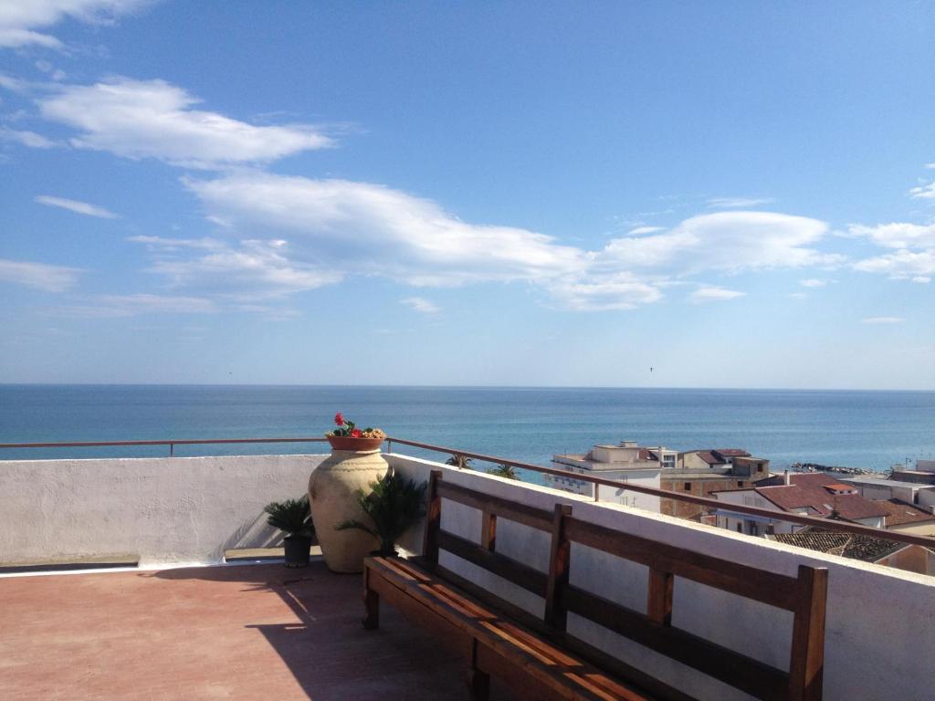 Hotel Mediterraneo Roccella Ionica Exterior photo