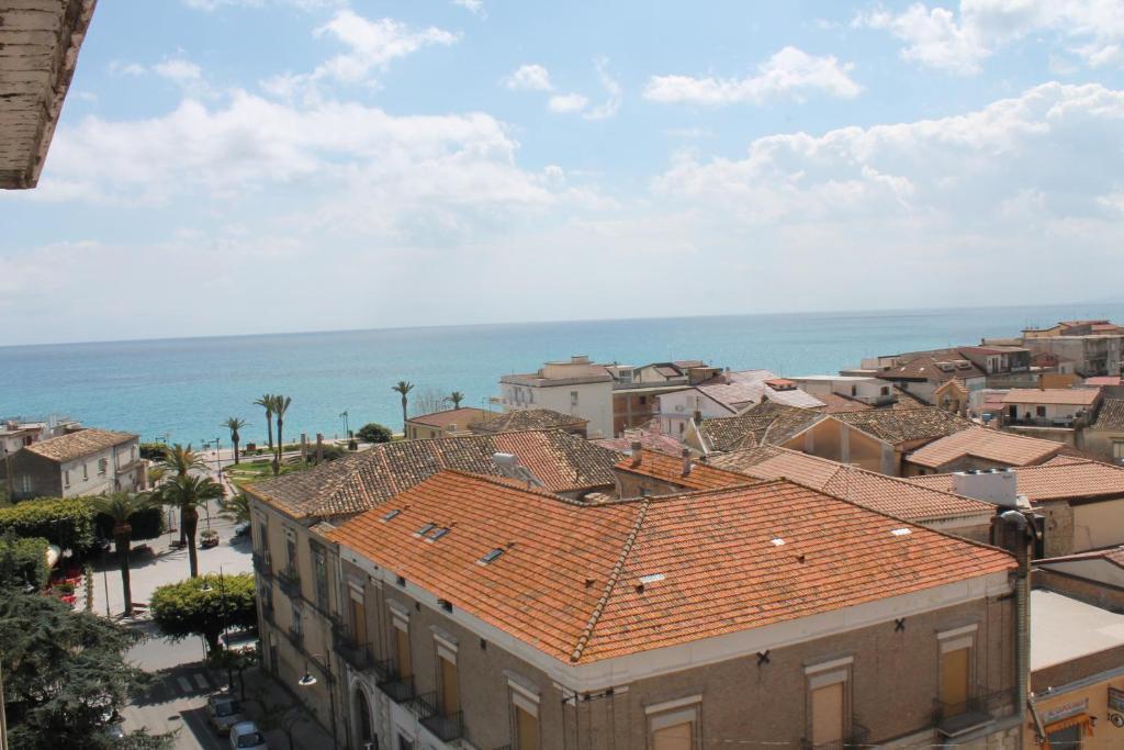 Hotel Mediterraneo Roccella Ionica Exterior photo