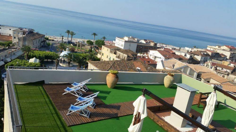 Hotel Mediterraneo Roccella Ionica Exterior photo